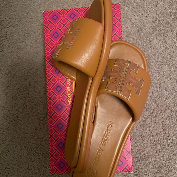 Tory Burch Double T Sports Slide
Aged Camello/Gold Size 8 - Picture 2 of 7